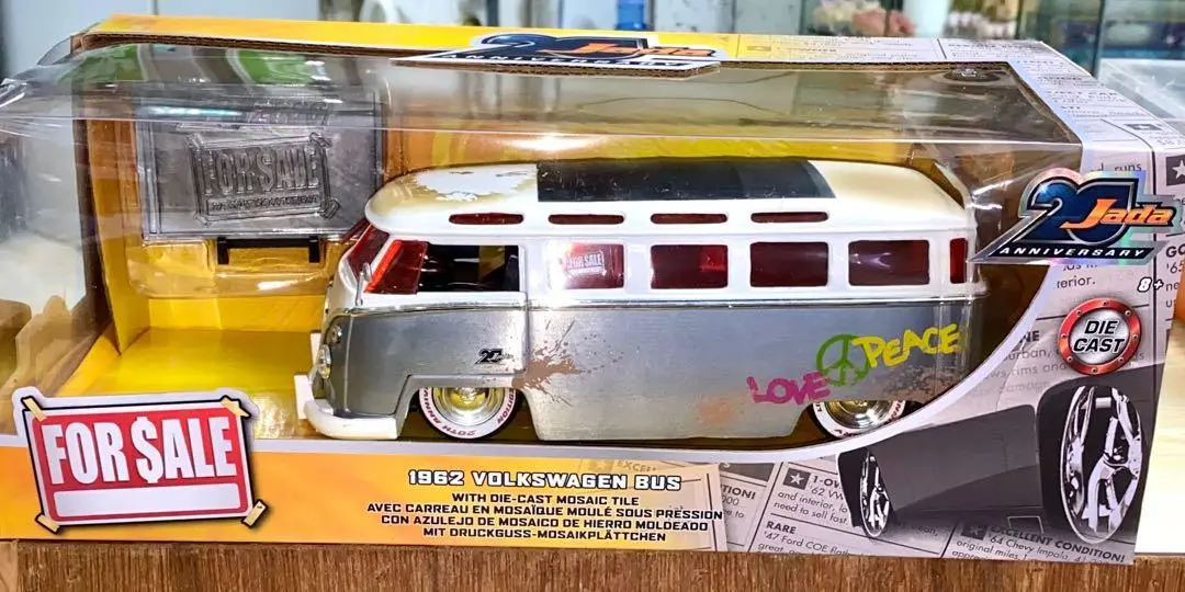 Hold -- Jada 20 Anniversary Diecast 1962 Volkswagen Bus 福士巴 30175 (Piu-50存） 1