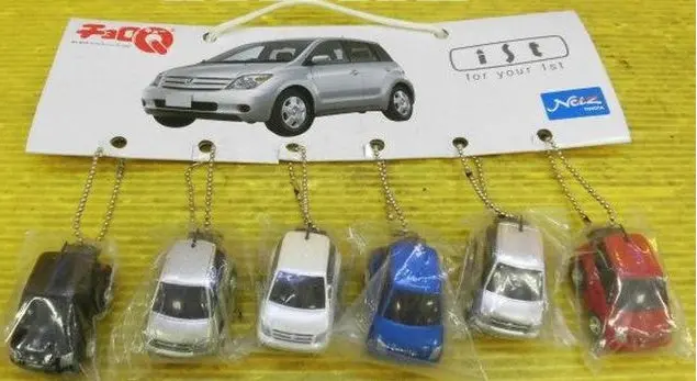 Takara Choro Q Toyota Netz Ist Key Ring Set (C844#27-店) 1