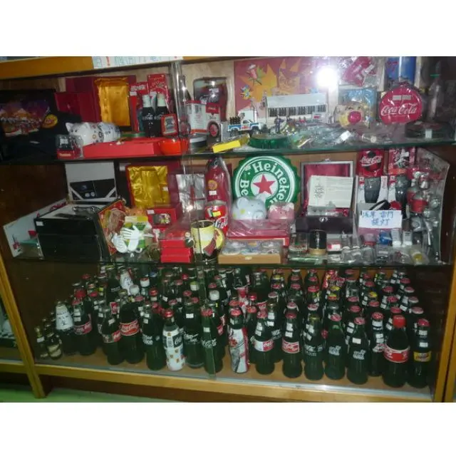 清倉 Coca Cola 可口可樂 精品及其它飲品宣傳商品 連飾柜 1