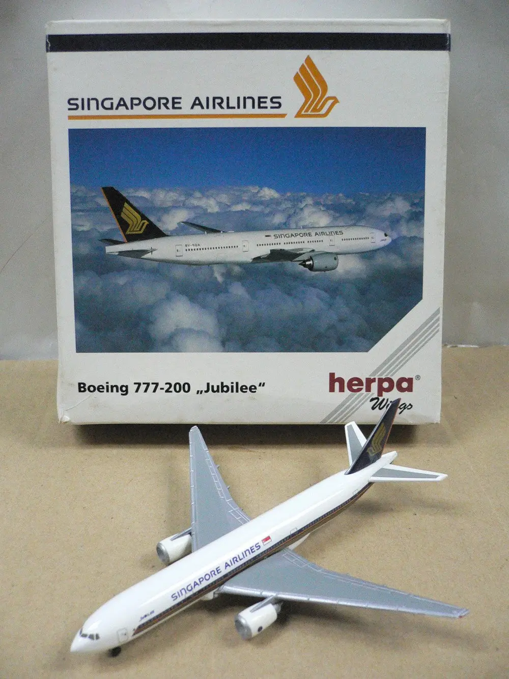 Herpa Wings 1/500 Singapore Airlines Boeing 777-200 Jubilee (506380) (Wkg) 1