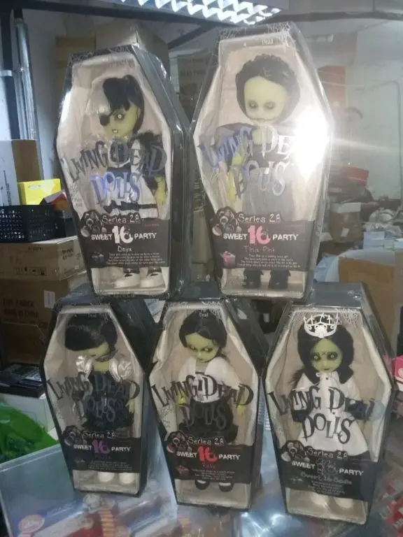 Living Dead Dolls Series 28 Sweet 16 Party Set Of 5 (C950-15) 1
