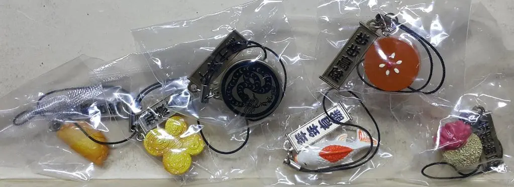 Happy Lunar Year Food For Year Of The Snake 癸已蛇年 慶祝農曆新年的食物 十全十美全盒 步步高陞年糕 國泰民安油角 如意吉祥蝴蝶酥 年年有餘椰汁糕 金銀滿屋煎堆 扭蛋 掛飾 (Buy) 2