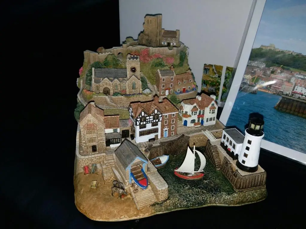 Lilliput Lane Scarborough Harbour 人手雕刻 及上色 建築物雕塑 陶藝品 1