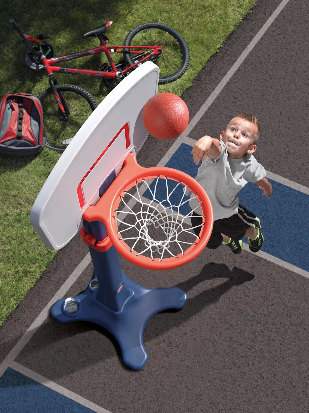 Step2 Shootin' Hoops Pro Basketball Set 2