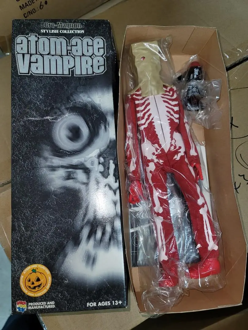 Medicom Atom-Ace Vampire Balzac 1/6 Action Figure Red 斷手斷腳斷肢 1