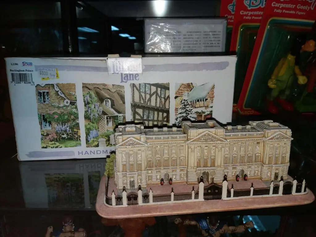 Lilliput Lane Buckingham Palace 人手雕刻 及上色 建築物雕塑 陶藝品 英國製造 1