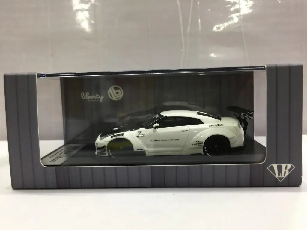 Liberty Walk 1/64 Nissan Gtr White (Ip640002gtr) (C1123-140B) 1