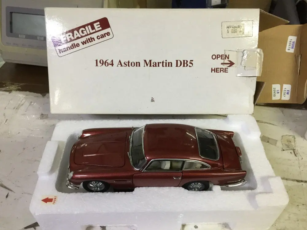 Danbury Mint 1/24 1964 Aston Martin Db5 (Piu400) 1