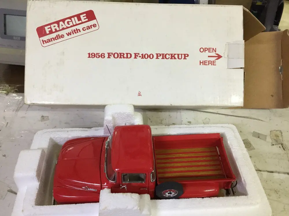 Danbury Mint 1/24 1956 Ford F-100 Pickup Red (Buy) 1