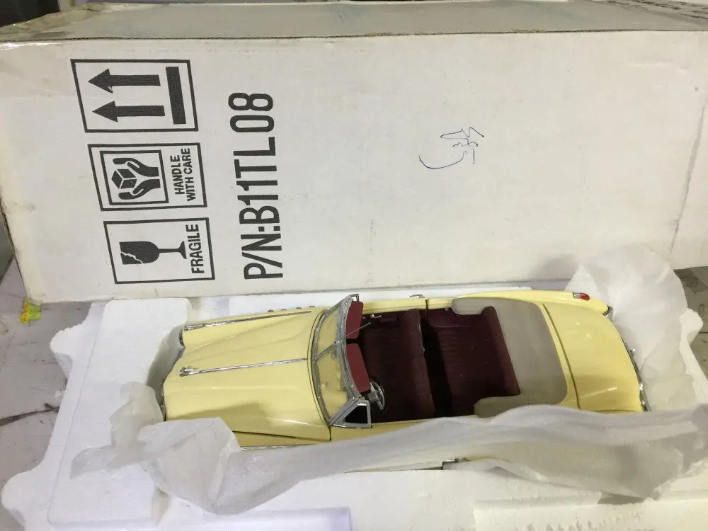 Franklin Mint 1/24 1949 Buick Convertible Cream Color (Buy) 1