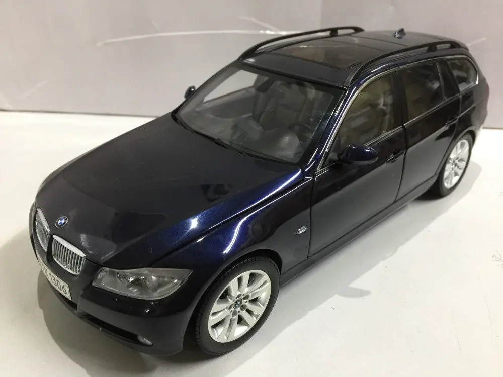 Kyosho 1/18 Bmw 330I Touring Deep Blue (80430394361) (Piu170) 1