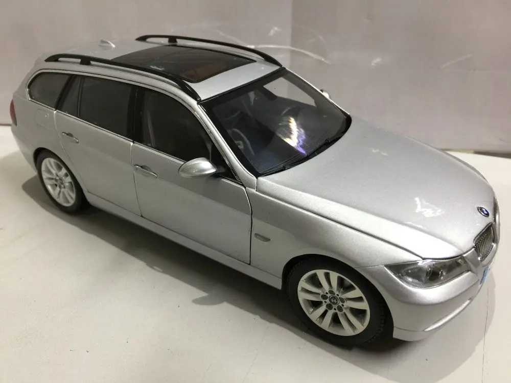Kyosho 1/18 Bmw 330I Touring Silver (80430394360) (Piu170) 1