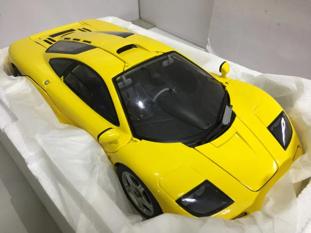 Minichamps 1/12 Mclaren F1 Roadcar Yellow (530 133121) (02220) (Buy) 2