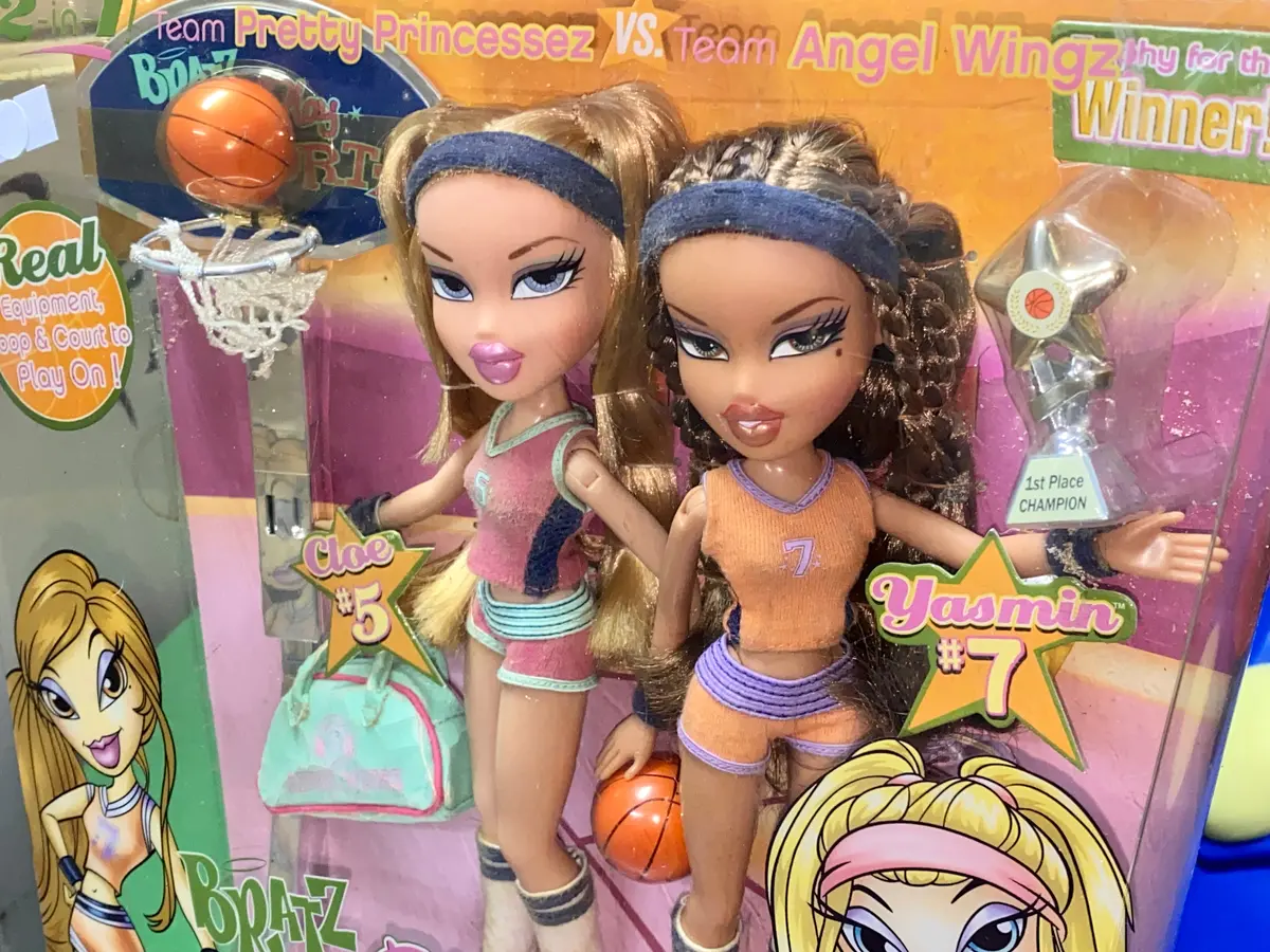 C1205 Mga 324706 Bratz Play Sportz Collection Basketball #5 Cloe #7 Yasmin Dolls Teamz 2-In-1 Team Pretty Princessez Vs Team Angel Wingz Dr. Toy Winner Best Vacation Children's Products 2