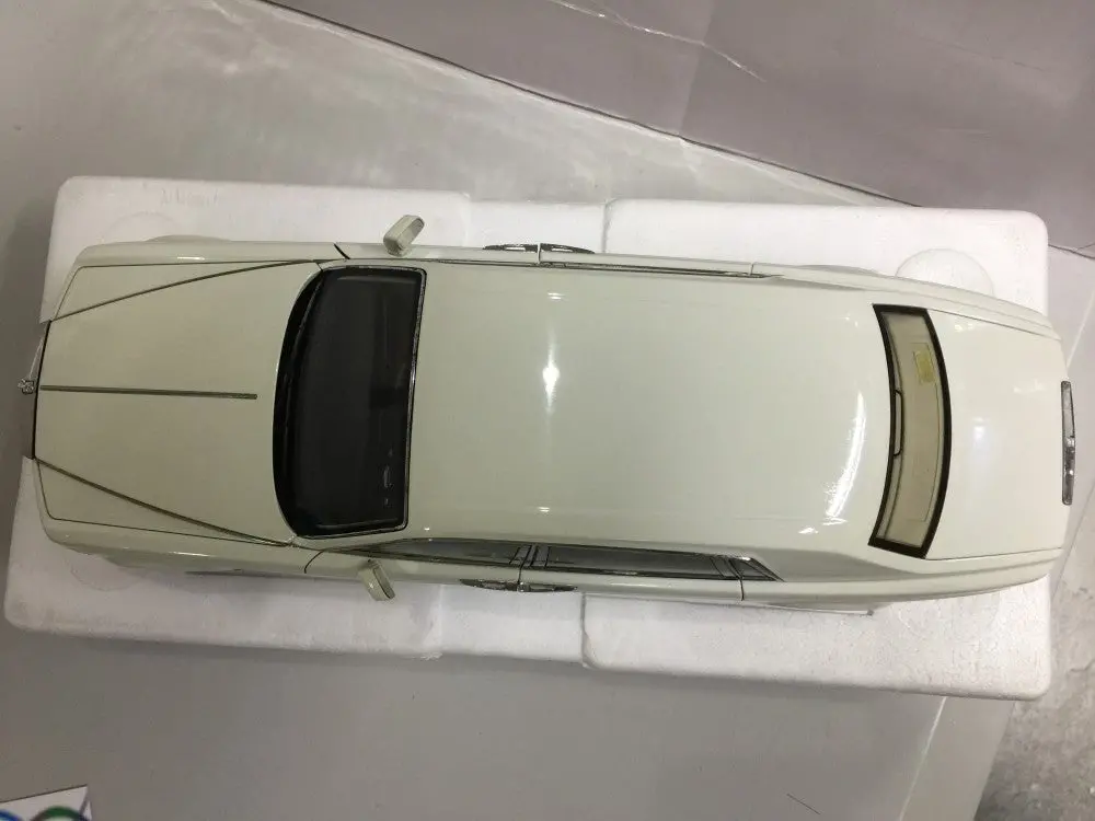 Kyosho 1/18 Rolls-Royce Phantom Extended Wheelbase English White (08841Ew) (20139) (Buy) 2