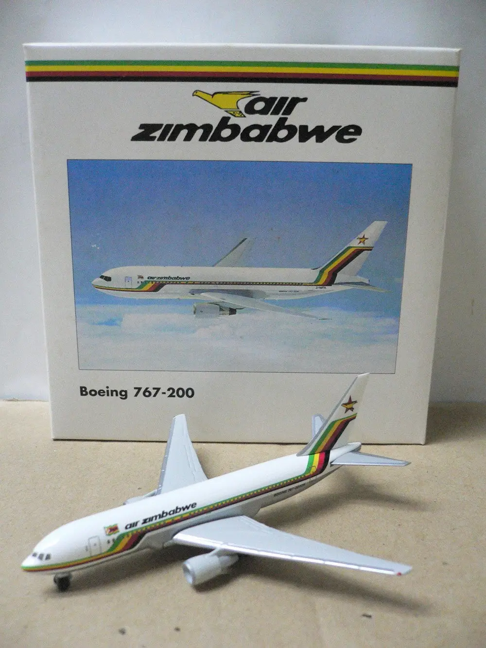Herpa Wings 1/500 Air Zimbabwe Boeing 767-200Er (504232) (Pa0) 1