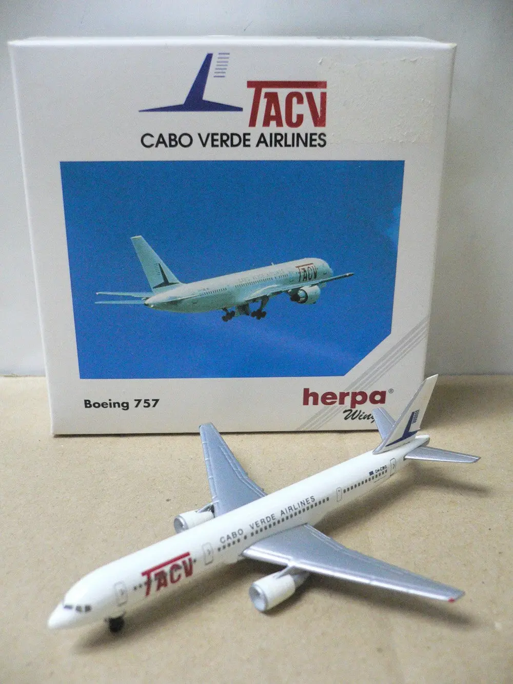 Herpa Wings 1/500 Cabo Verde Airlines Boeing 757 D4-Cbg (503723) (Pa0) 1