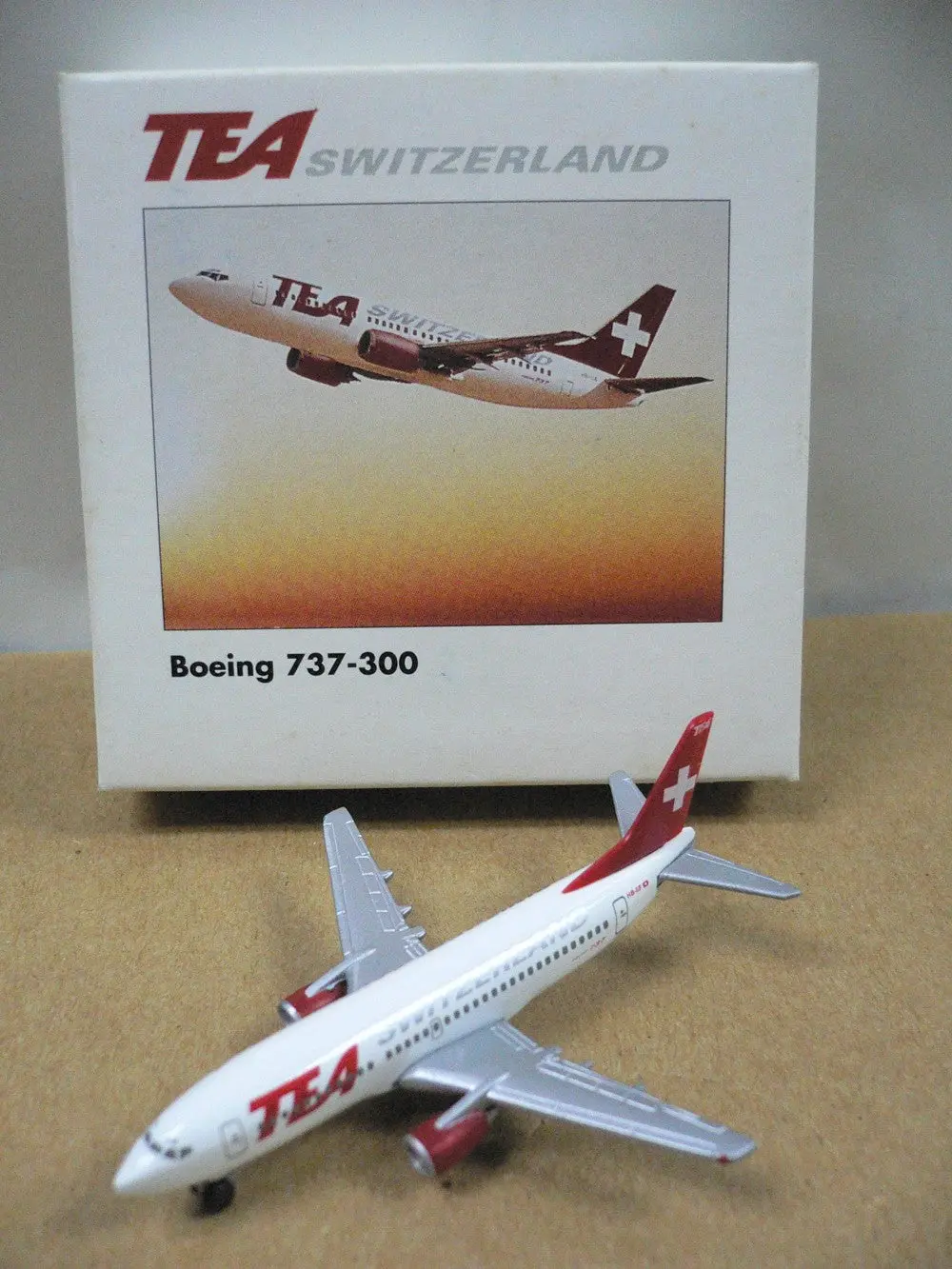 Herpa Wings 1/500 Tea Switzerland Boeing 737-300 Hb-Iif (500456) (Pa0) 1