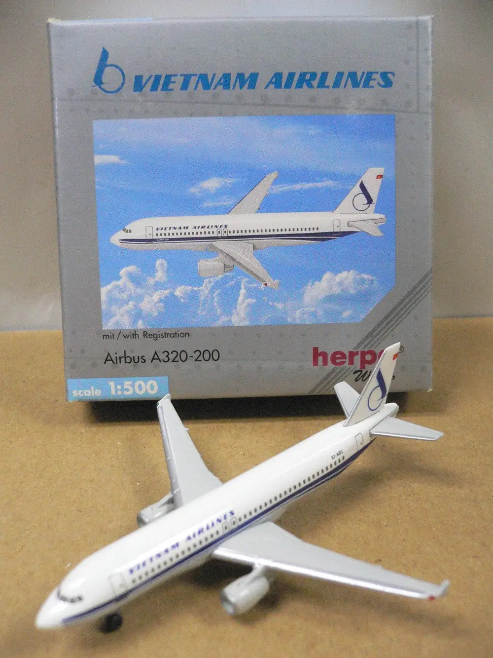 Herpa Wings 1/500 Vietnam Airlines Airbus A320-200 S7-Asc (501729) (Pa0) 1