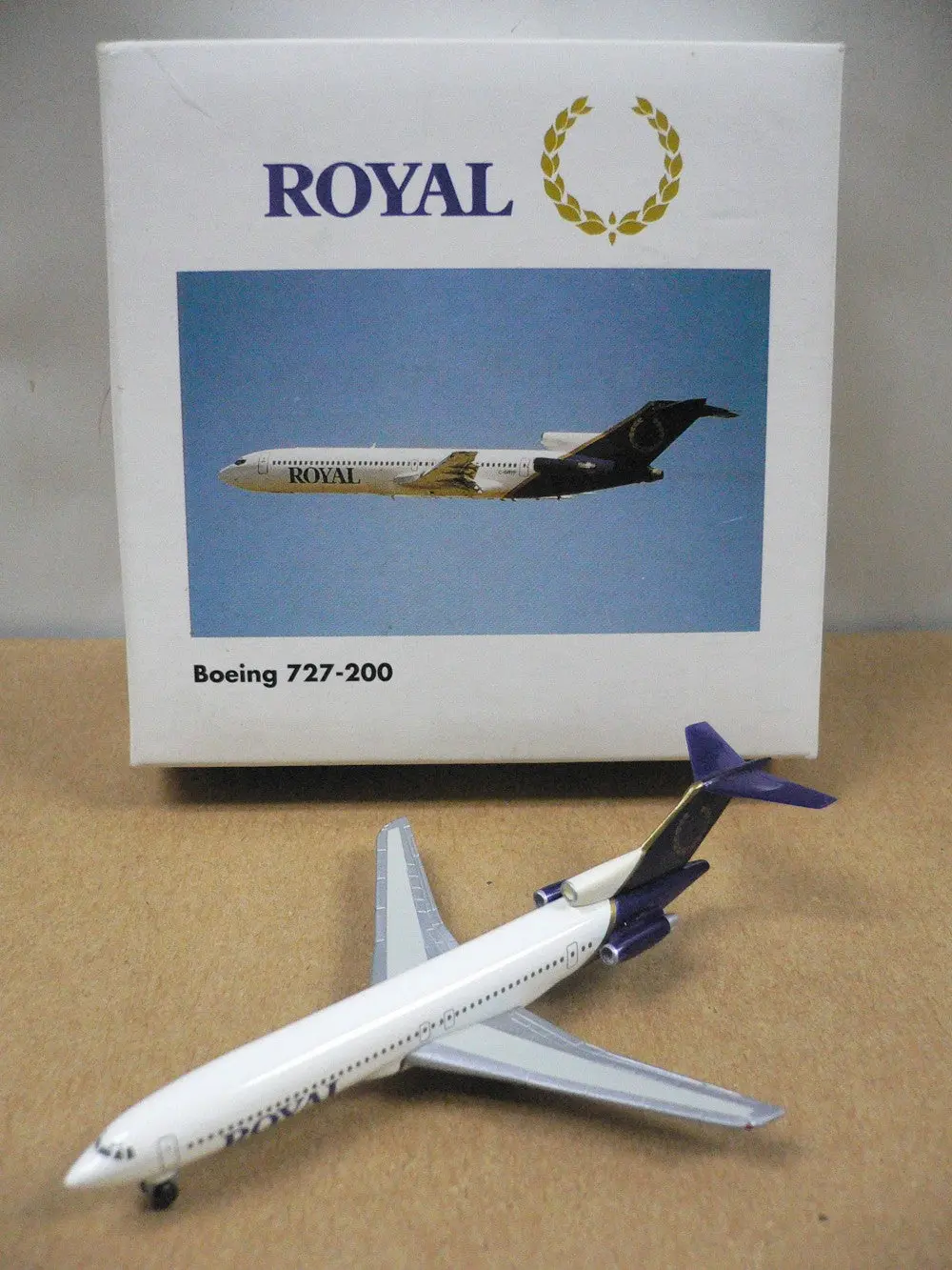 Herpa Wings 1/500 Royal Boeing 727-200 (503037) 1