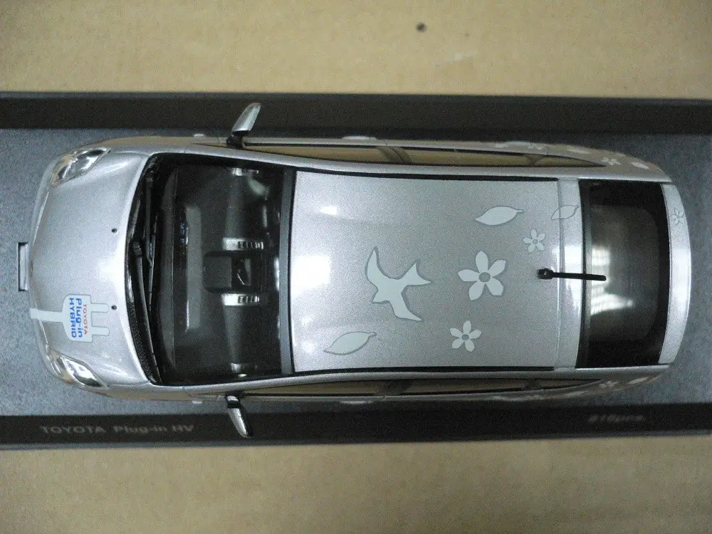 Kyosho 1/43 Toyota Plug-In Hv Silver (03783A) (14635) (Piu50) 2