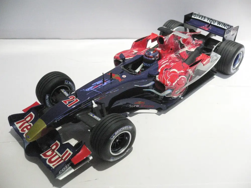Minichamps 1/18 Toro Rosso Cosworth Str1 2006 #21 (Buy) 1