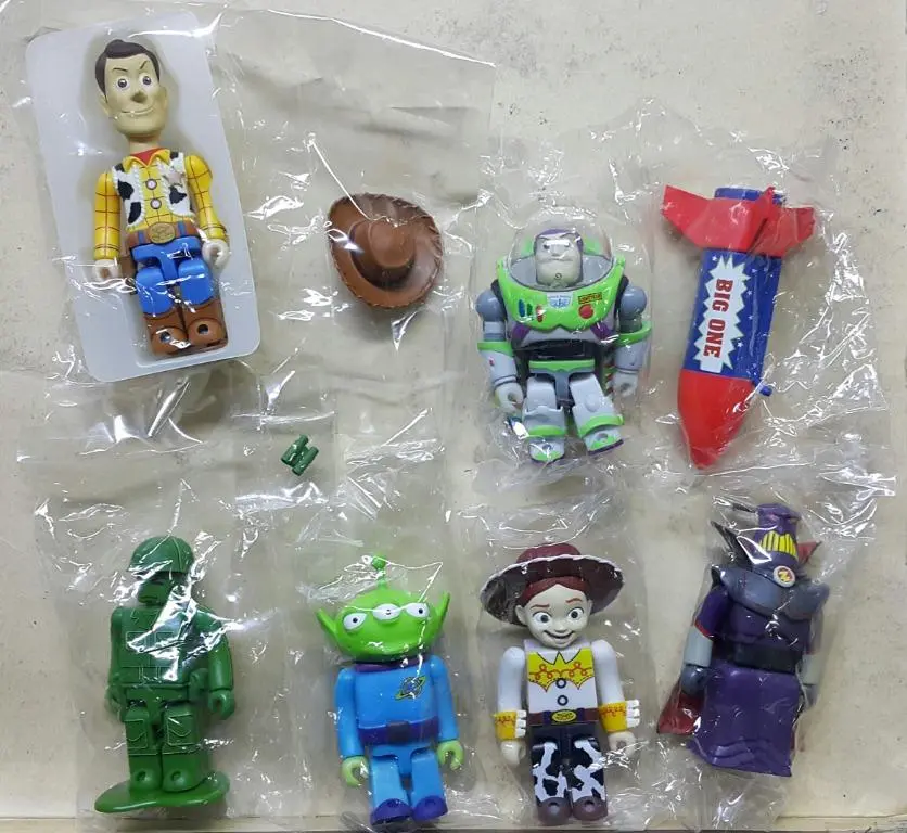 Medicom 17267 Medkub267 Kurbrick Disney Pixar Toy Story Woody Buzz Lightyear Green Army Men Alien Jessie Zurg With Secrets Sid Baby Face Janie & Pterodactyl Set Of 9 迪士尼 彼思 反斗奇兵 胡迪 巴斯光年 隊長 玩具外星人 三眼仔 翠絲 索克天王 連隱藏版 阿薛 珍妮和玩具翼手龍 全9種 (Buy-Spk) 2