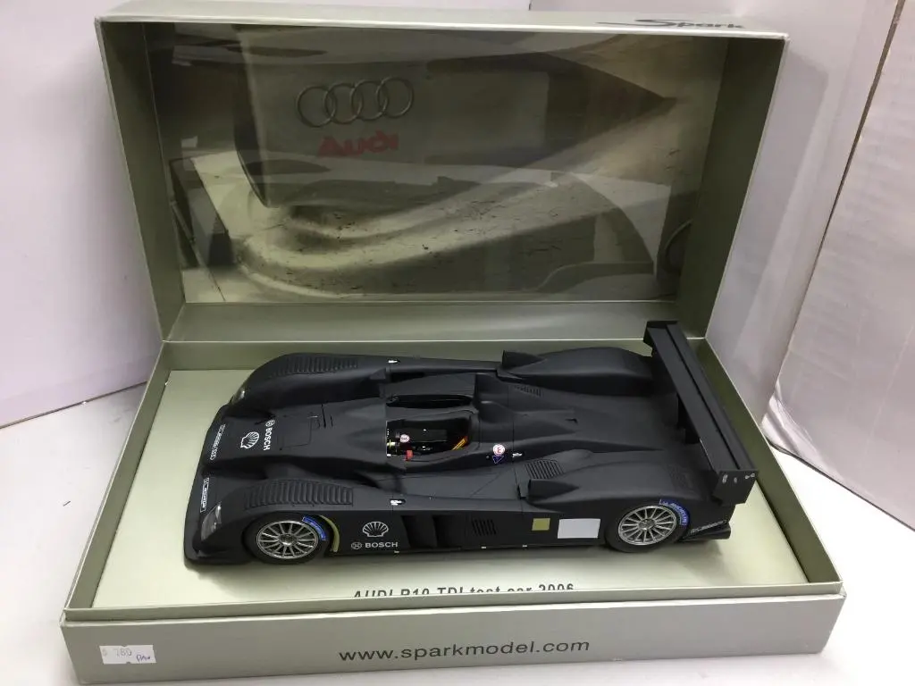 Spark 1/18 Audi R10 Tdi Test Car 2006 (18S009) (91803) (Pa0) 1