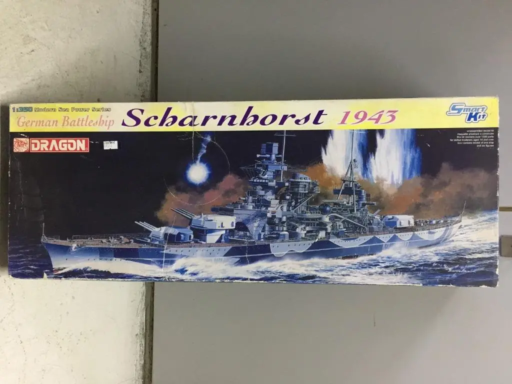 Dragon 1/350 German Battleship Scbarnborst 1943 (1040) (C1037-23) 1