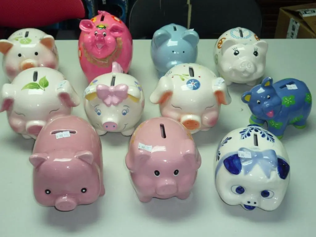 賣 豬 Lot Pig Flocked Nodding Head Pigs Statue Coin Bank 錢箱 亥 風水 儲蓄 1