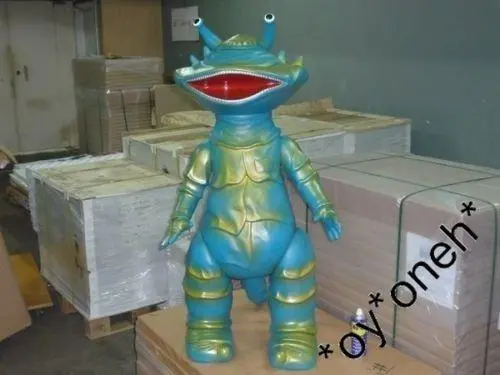 San Huge Giant Kanegon Vinyl Figure Jumbo Size 135Cm Tall Ultraman Monster 食錢獸 1