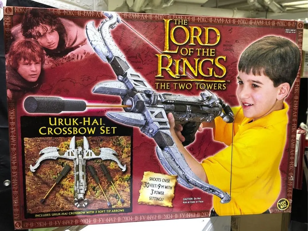 Toy Biz 81187 魔戒二部曲 雙城奇謀 強獸人 弓箭玩具套裝 The Lord Of The Rings The Two Towers Uruk-Hai Crossbow Set Includes Uruk-Hai Crossbow With 3 Soft Tip Arrows (Lotr) 1132143686 1