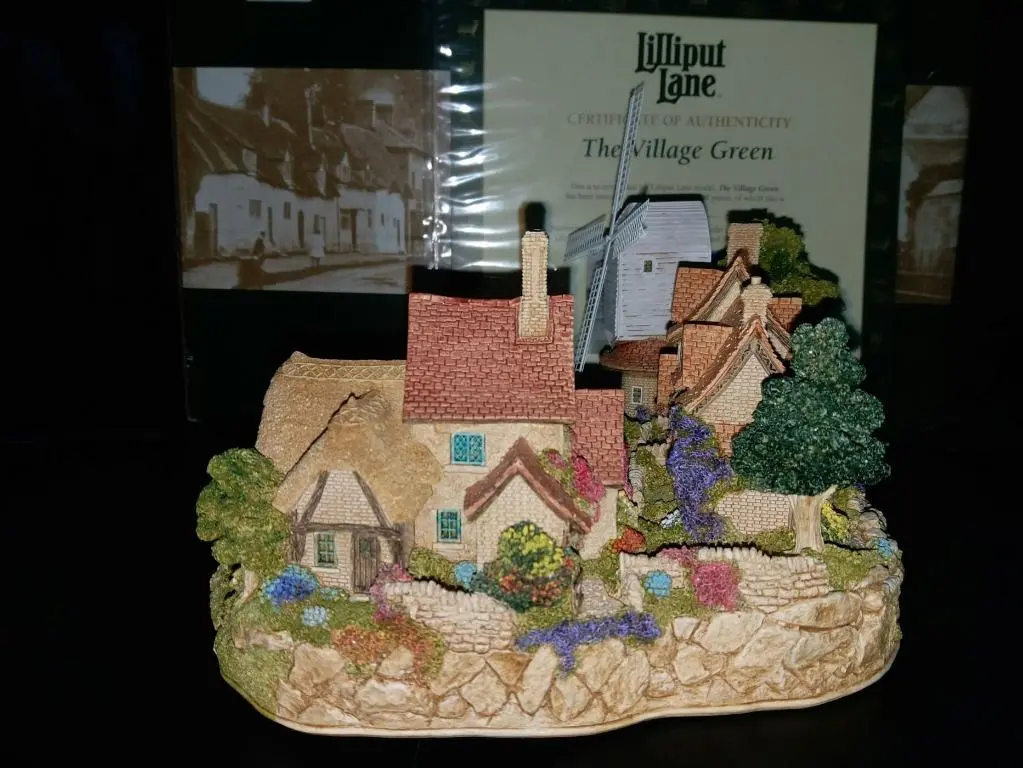 Lilliput Lane The Village Green 人手雕刻 及上色 建築物雕塑 陶藝品 英國製造 1
