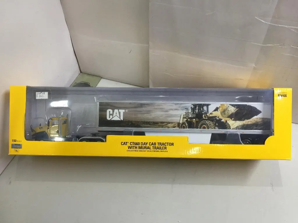 Diecast Masters 1/50 Cat® Ct660 Day Cab Tractor With Mural Trailer (85666) (49666) (C1128-37) 1