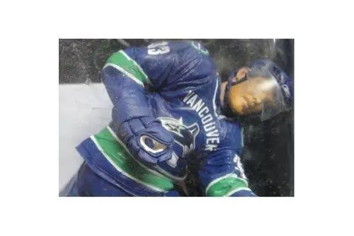 Mcfarlane Nhlpa Sportspicks Vancouver Canucks 33 Henrik Sedin 08923 (Pa-0M) 2