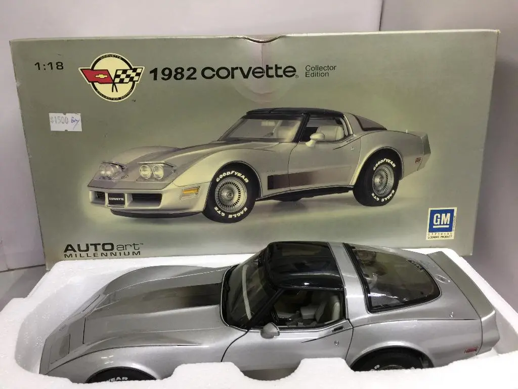 Autoart 1/18 Chevrolet Corvette 82' Collector Edition (71201) (Buy) 1