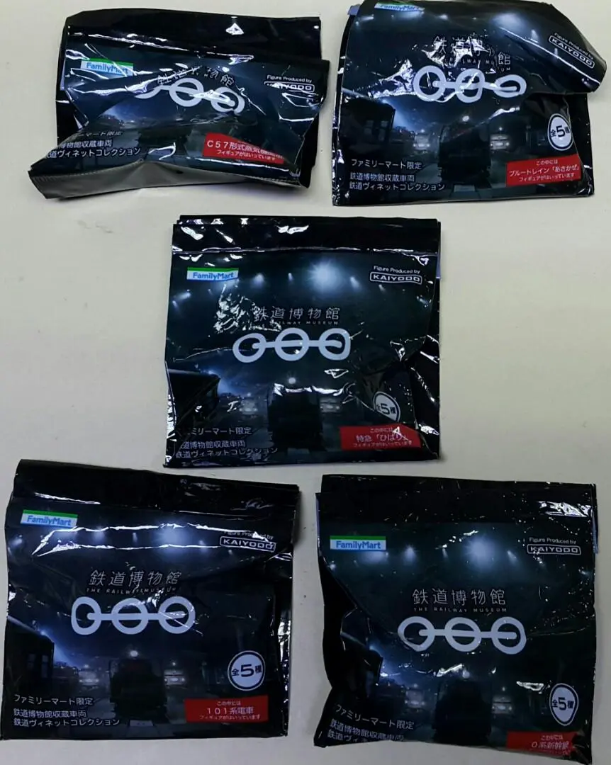 Kaiyodo 海洋堂 全家便利商店 鐵道博物館 C57 形式蒸氣機關車 藍色寢車 朝風號列車 特急列車 雲雀號列車 101系電車 袋蛋套裝 Family Mart The Railway Museum C57 Type Steam Locomotive Blue Train Asakaze Express Train Lark 101 Seires Train Series 0 Shinkansen Set (Buy) 2