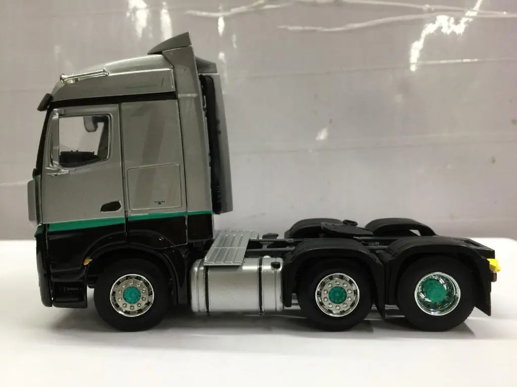 Imc 1/50 Mercedes-Benz Actros Streamspace 6X2 Actros 1 Silver Edition (33-0120) (C1128-1) 1