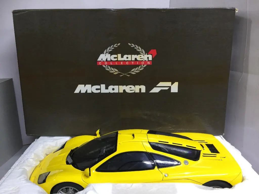 Minichamps 1/12 Mclaren F1 Roadcar Yellow (530 133121) (02220) (Buy) 1