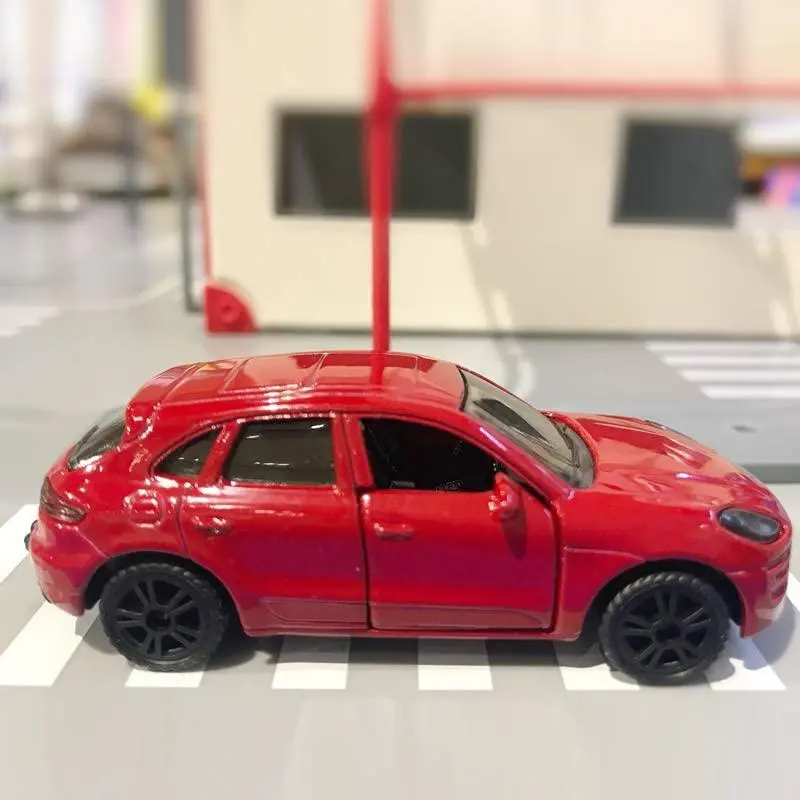 Siku Porsche Macan Turbo 2